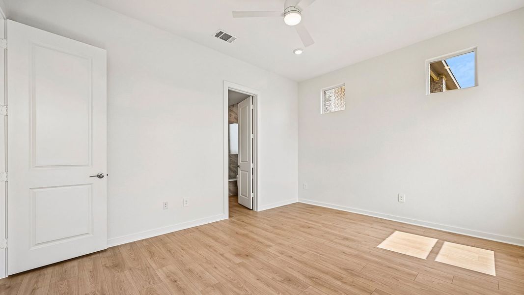Spacious, unfurnished interior of a new home in The Enclave at Bar W Ranch, Leander (Image 40).