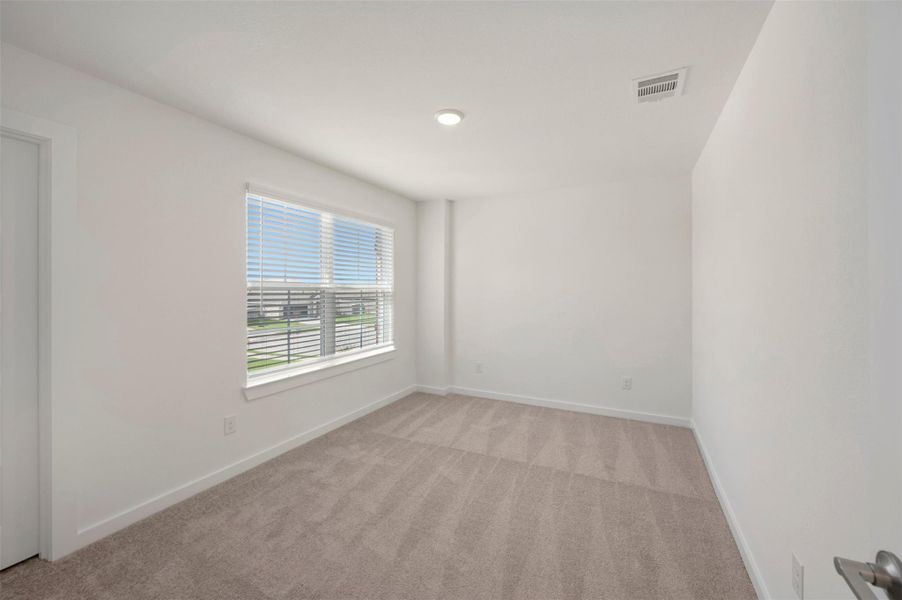 Spacious, unfurnished interior of a new home in Miller's Pond, Rosenberg (Image 24).