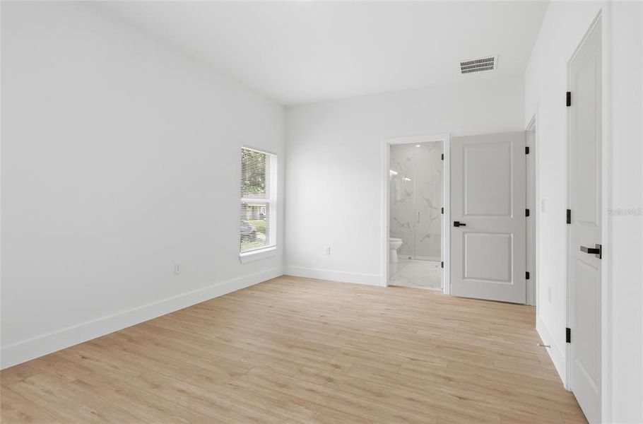 Spacious, unfurnished interior of a new home in , Orlando (Image 23).