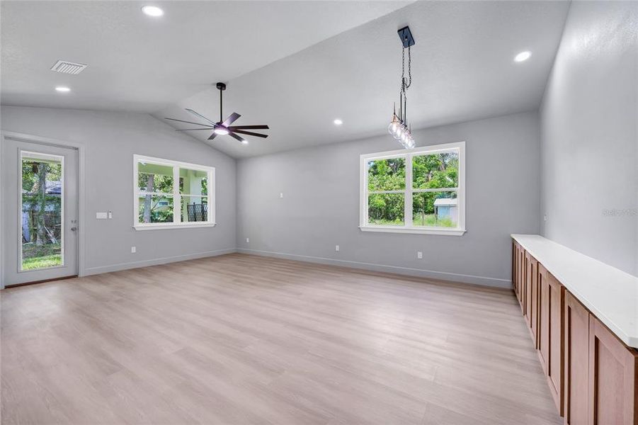 Spacious, unfurnished interior of a new home in , Orlando (Image 30).