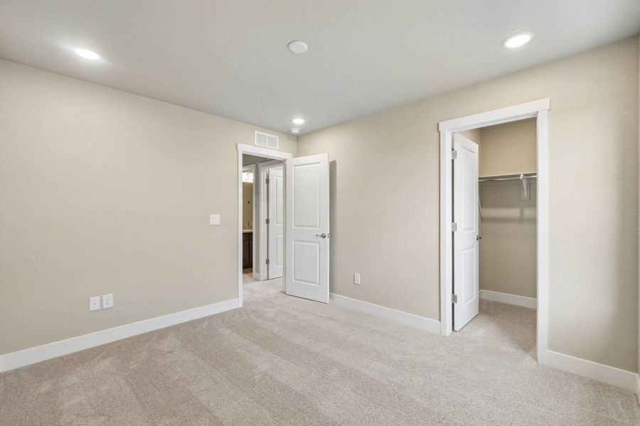 Spacious, unfurnished interior of a new home in The Trails at Aspen Ridge, Colorado Springs (Image 51).