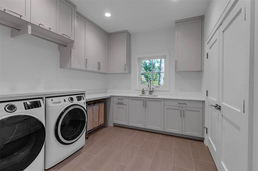 Furnished interior view inside a new home in , Sarasota (Image 31).