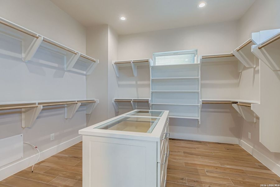 Spacious, unfurnished interior of a new home in , San Antonio (Image 35).