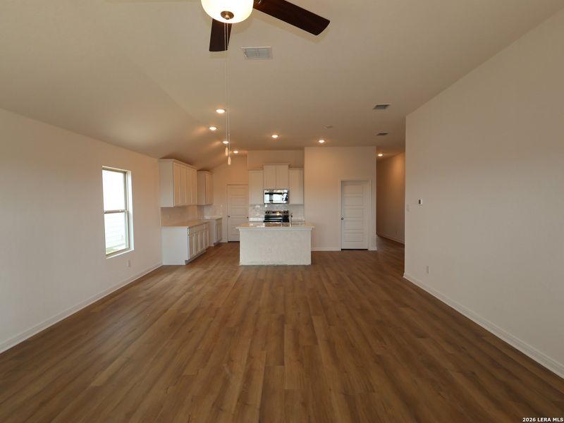 Spacious, unfurnished interior of a new home in Meadows at Clear Springs, New Braunfels (Image 30).