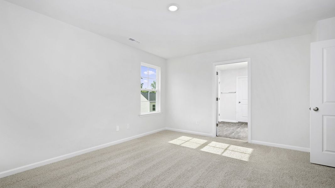 Spacious, unfurnished interior of a new home in Willow Mill, Thomasville (Image 18).