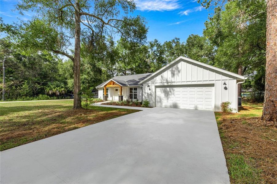 Exterior details and patio area of a home in , Ocala (Image 3). Exterior details and patio area of a home in , Ocala (Image 3).