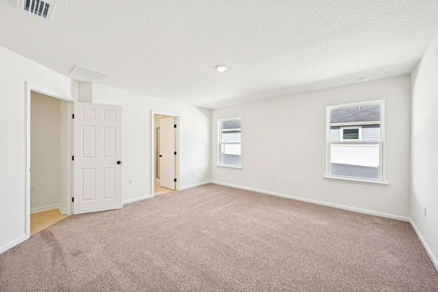 Spacious, unfurnished interior of a new home in Panther Creek, Jacksonville (Image 8).