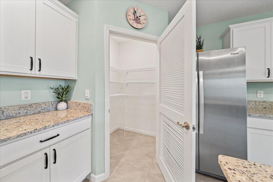 Walk-in Corner Pantry