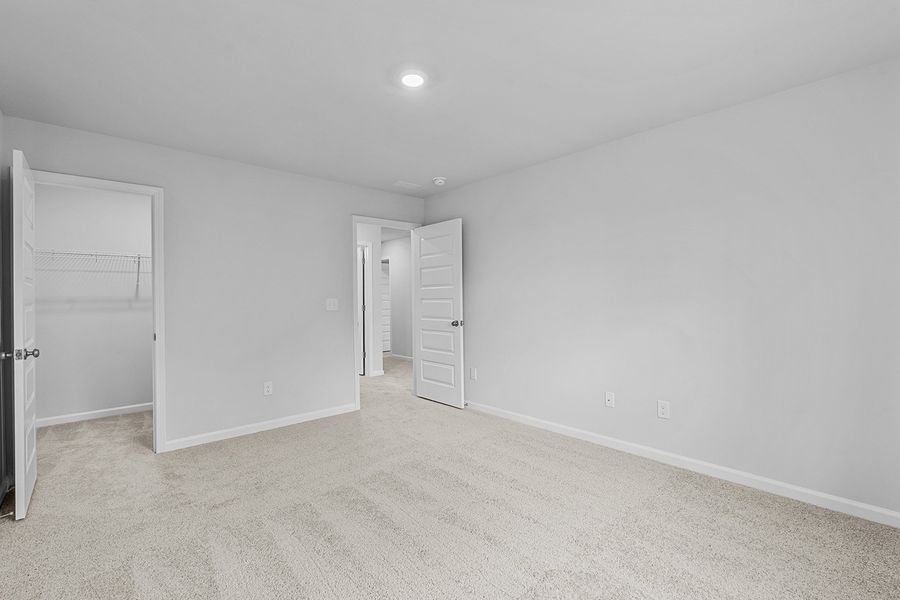 Spacious, unfurnished interior of a new home in Fieldstone, Lexington (Image 33).