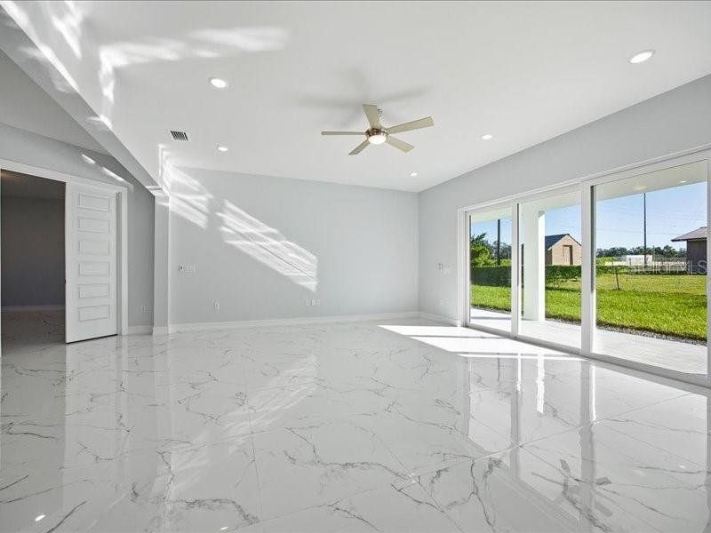 Spacious, unfurnished interior of a new home in , Plant City (Image 37). Spacious, unfurnished interior of a new home in , Plant City (Image 37).