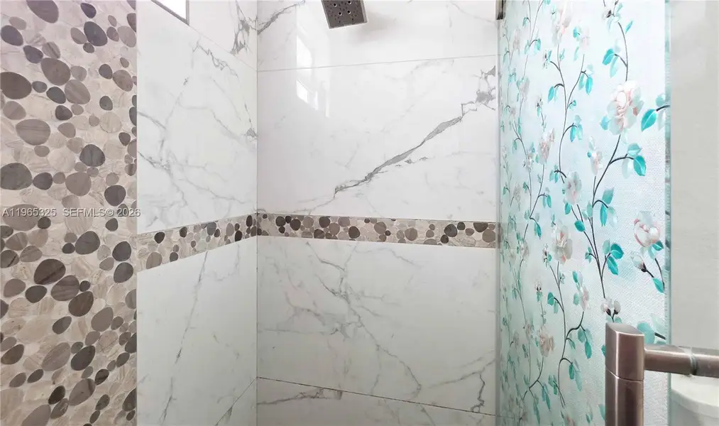 Close-up of interior finishes inside a home in , Clewiston (Image 21).