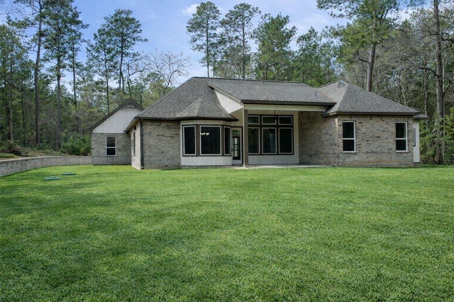 Exterior details and patio area of a home in , Huntsville (Image 30).
