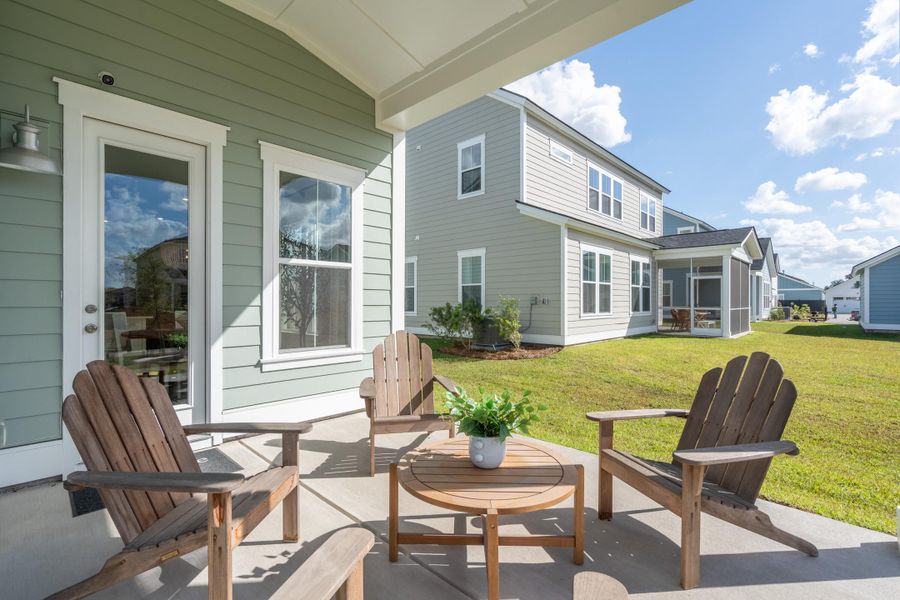 Exterior details and patio area of a home in Carnes Crossroads, Summerville (Image 25).