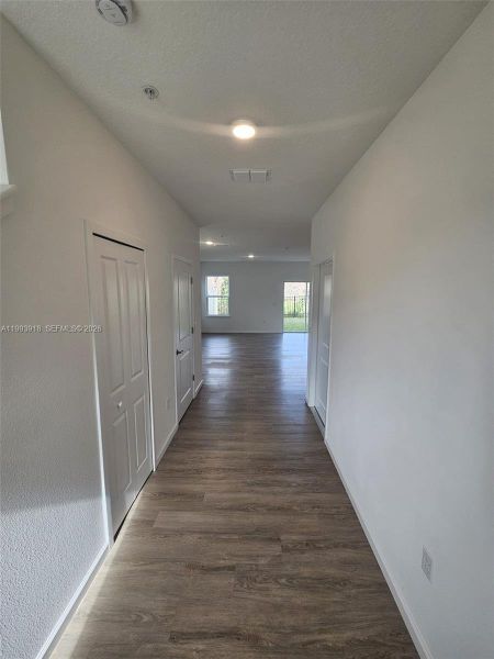 Spacious, unfurnished interior of a new home in , Orlando (Image 20).
