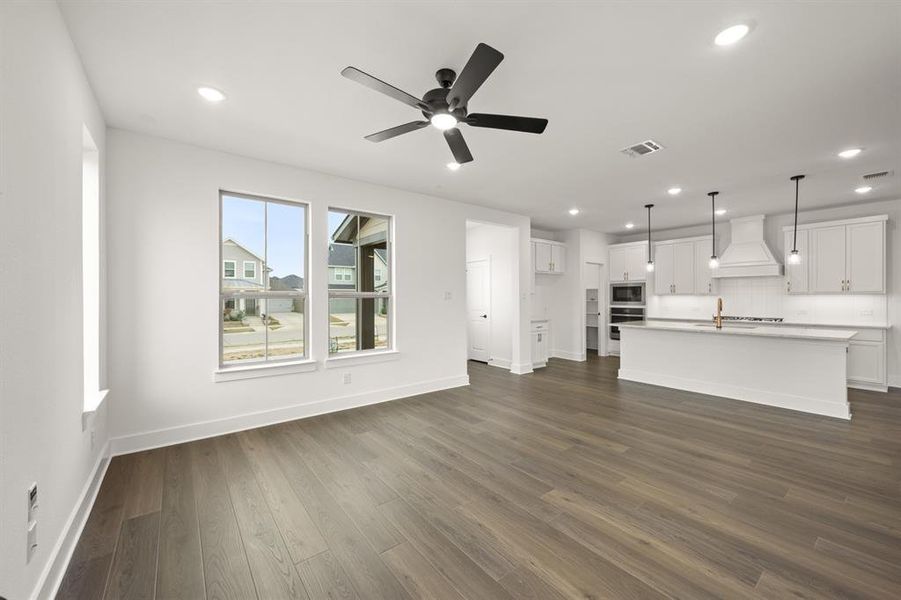 1529 Laurel- Living Room-5128 1529 Laurel- Living Room-5128