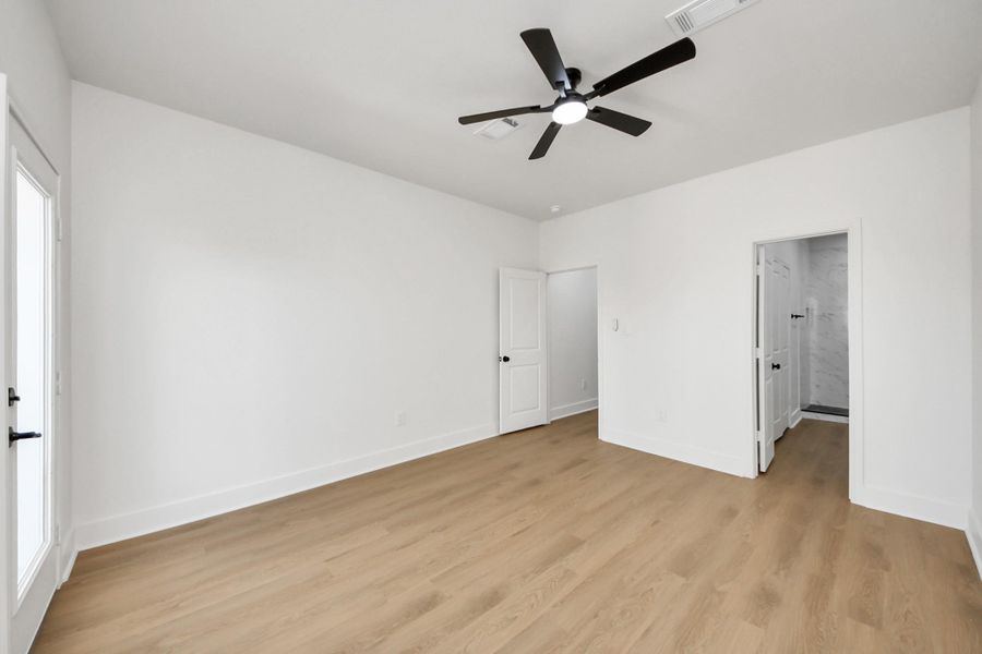 Spacious, unfurnished interior of a new home in , Houston (Image 26).
