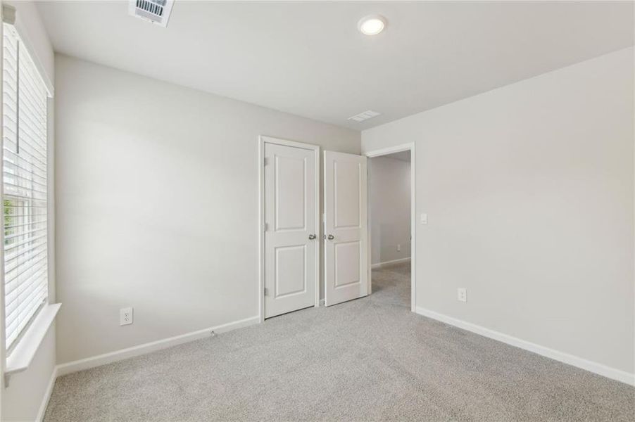 Spacious, unfurnished interior of a new home in Ivey Township, Dallas (Image 25).