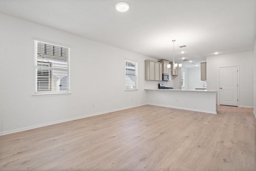 Spacious, unfurnished interior of a new home in Porter Country, Kyle (Image 21).