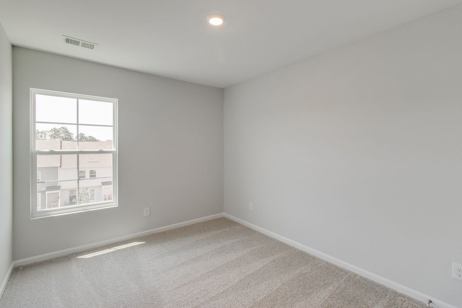 Spacious, unfurnished interior of a new home in Astoria, Columbia (Image 23).