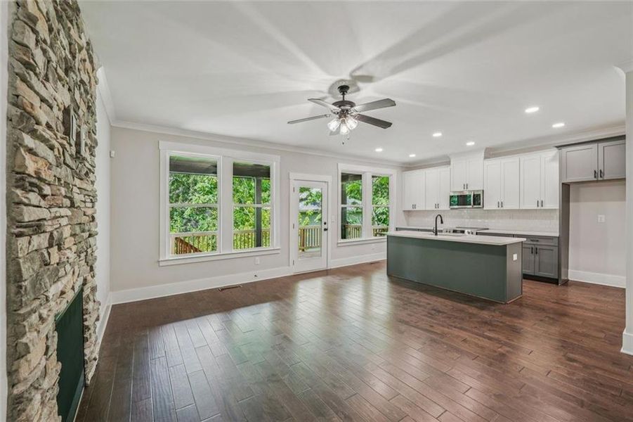 Spacious, unfurnished interior of a new home in , Atlanta (Image 45). Spacious, unfurnished interior of a new home in , Atlanta (Image 45).