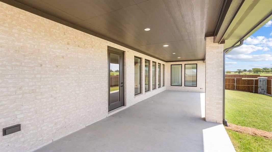 Spacious, unfurnished interior of a new home in Terraces 82'/100', Rockwall (Image 21).