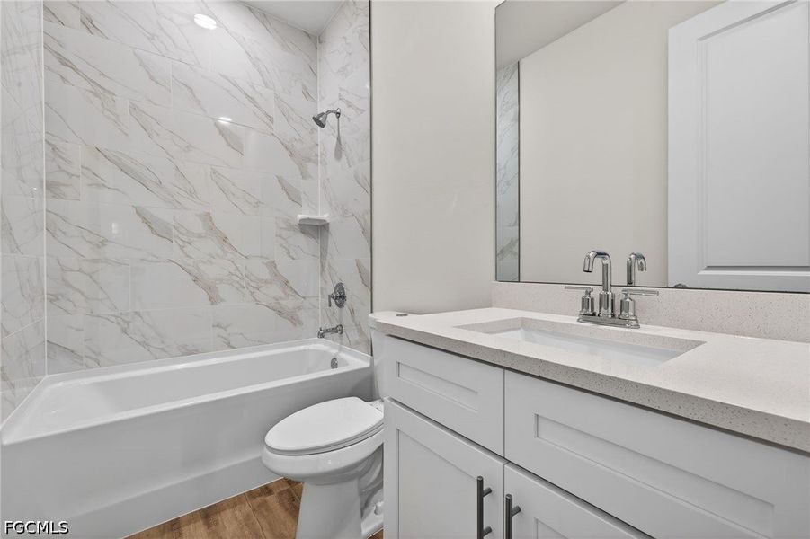 Furnished interior view inside a new home in Cape Coral, Cape Coral (Image 7).