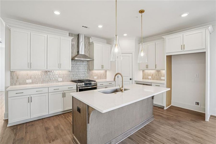 Furnished interior view inside a new home in IveyBrooke, Alpharetta (Image 37).