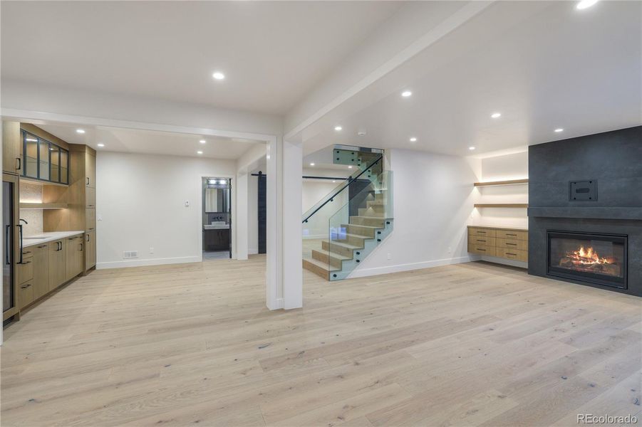 Spacious, unfurnished interior of a new home in , Keystone (Image 23).