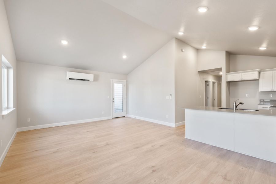 Spacious, unfurnished interior of a new home in Feather Ridge, Redmond (Image 14).