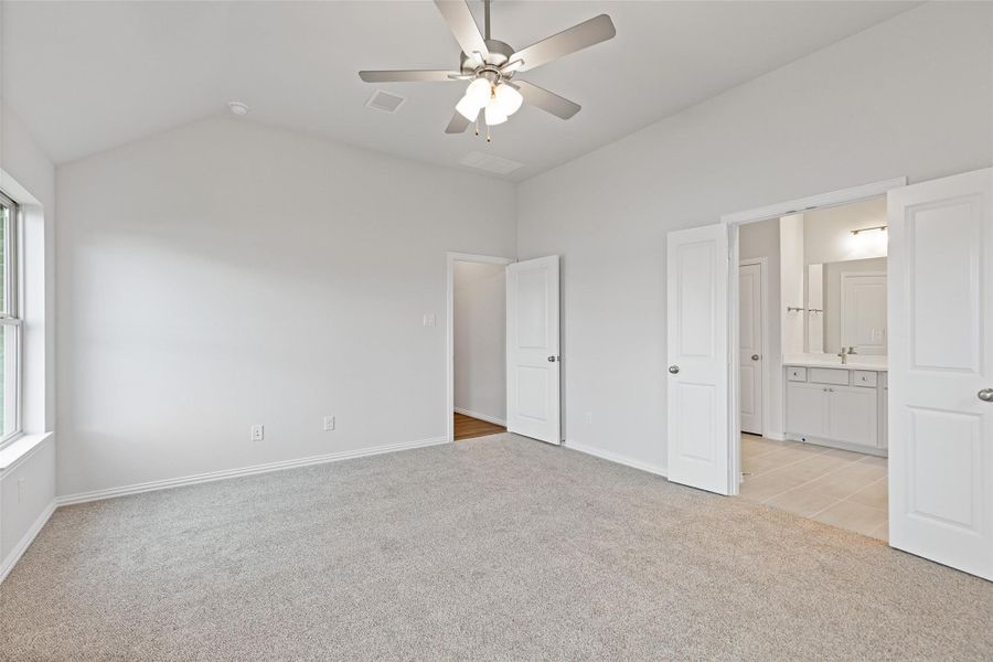 Spacious, unfurnished interior of a new home in Sunterra, Katy (Image 25). Spacious, unfurnished interior of a new home in Sunterra, Katy (Image 25).