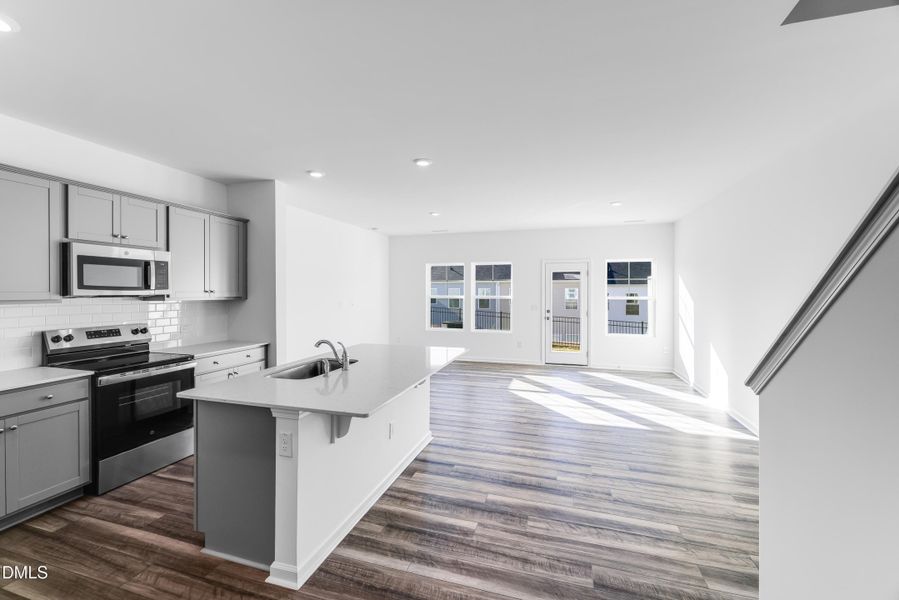 SUN_LawsonTownes_Pic_Cameron_Kitchen_3of