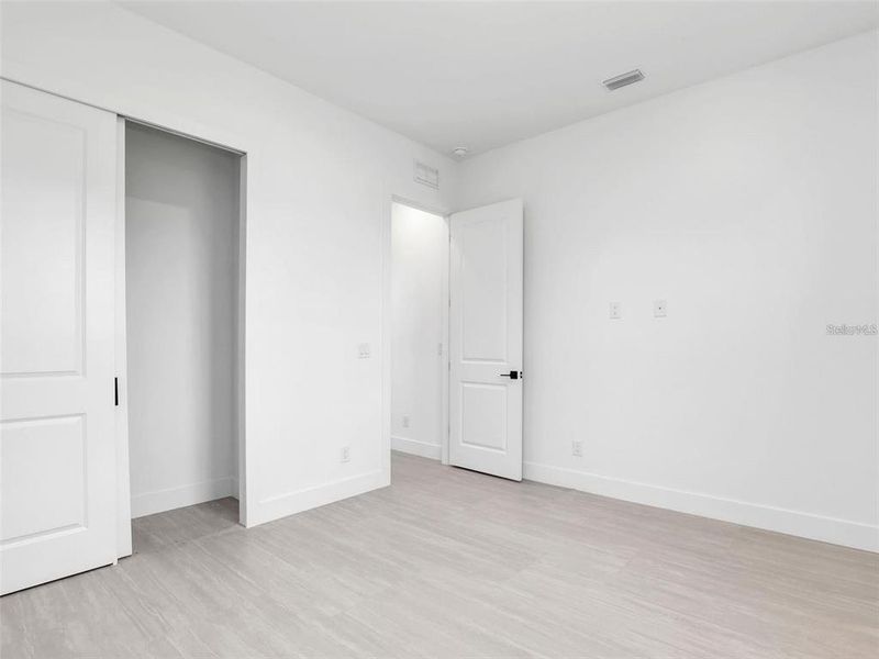 Spacious, unfurnished interior of a new home in , Cape Coral (Image 30).