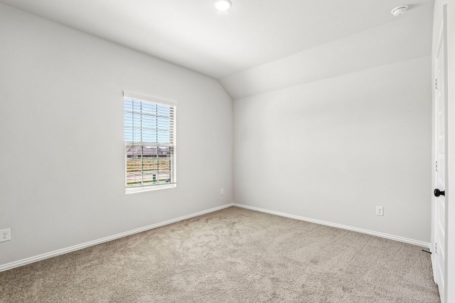 Spacious, unfurnished interior of a new home in Rolling Ridge, Van Alstyne (Image 11).