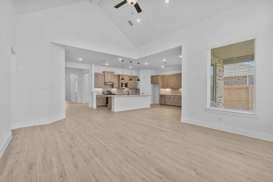 Spacious, unfurnished interior of a new home in Jordan Ranch 55's, Fulshear (Image 14).