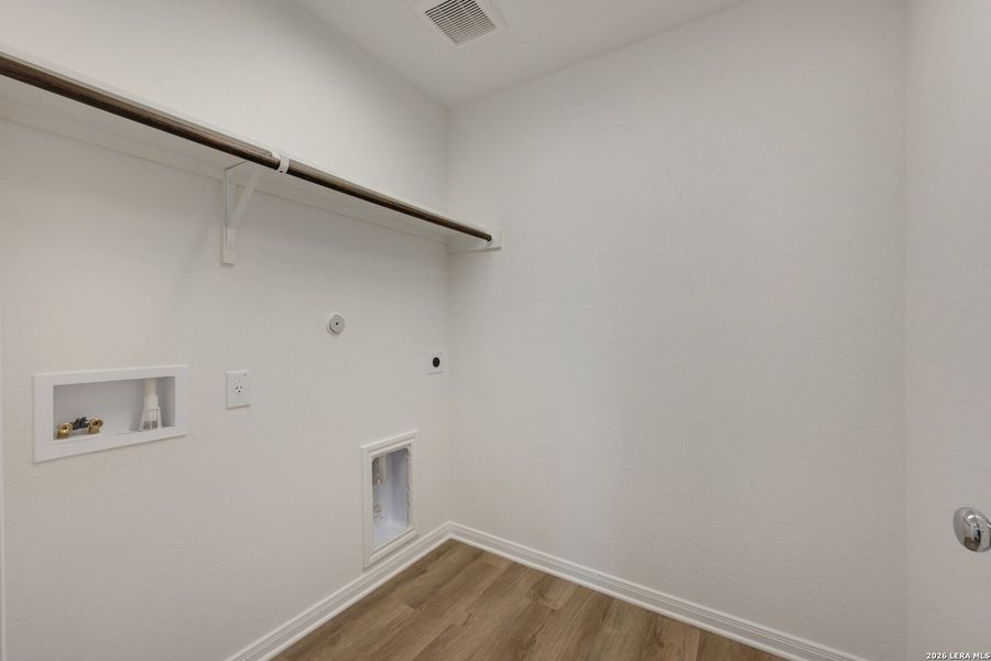 Spacious, unfurnished interior of a new home in Greenspoint Heights, Seguin (Image 29).