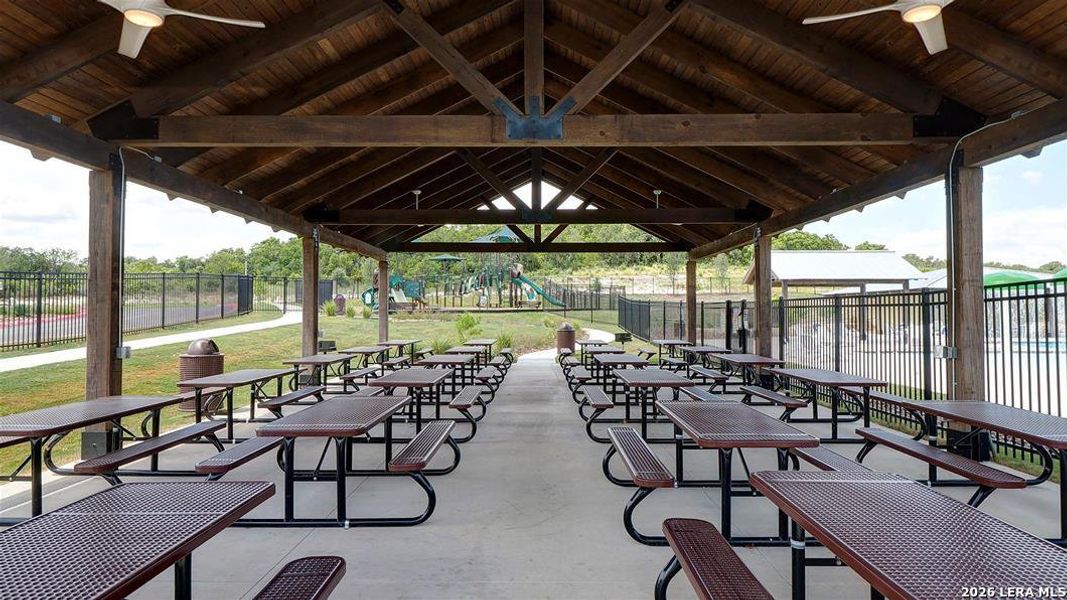 Community amenities in Ladera 40', San Antonio (Image 9).