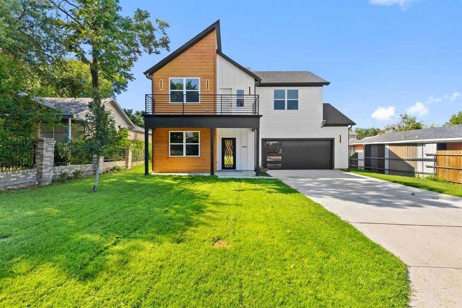 Front exterior of a new home in , Dallas, TX, highlighting curb appeal (Image 20). Front exterior of a new home in , Dallas, TX, highlighting curb appeal (Image 20).