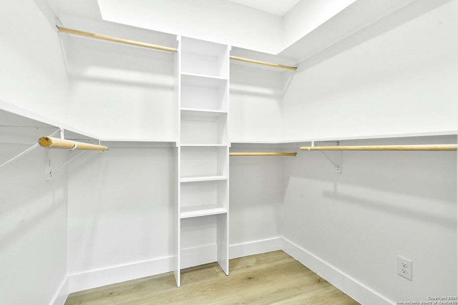 Spacious, unfurnished interior of a new home in , San Antonio (Image 18).