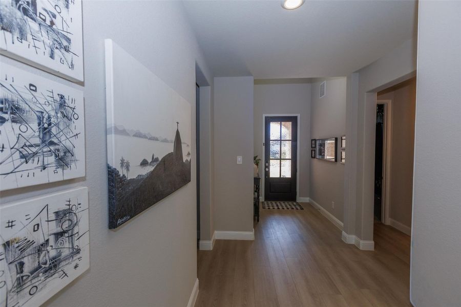 Spacious, unfurnished interior of a new home in Amira: Heritage Collection, Tomball (Image 20).