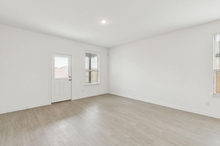 Spacious, unfurnished interior of a new home in River Ranch, Dayton (Image 16).
