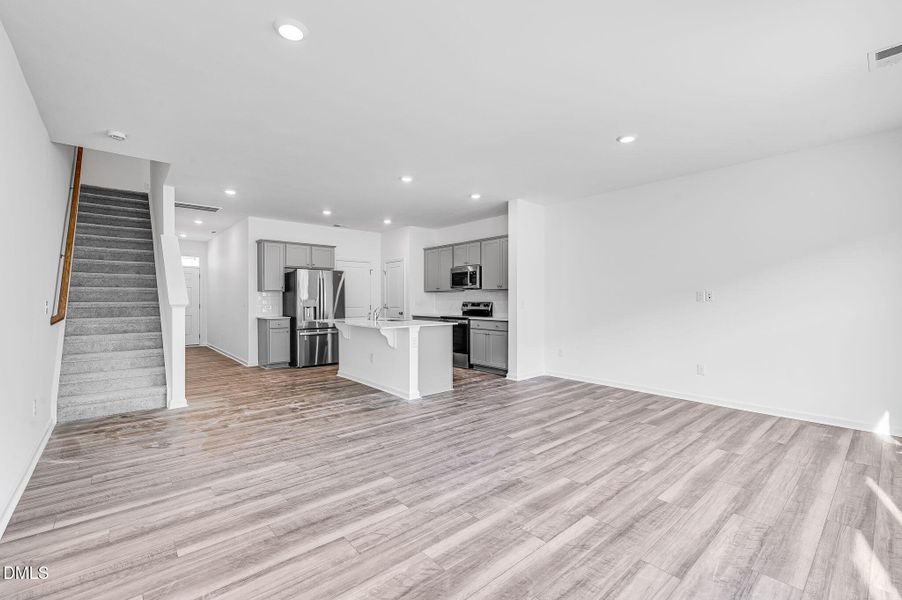 SUN_CaitlinCrossing_Pic_Cameron-10