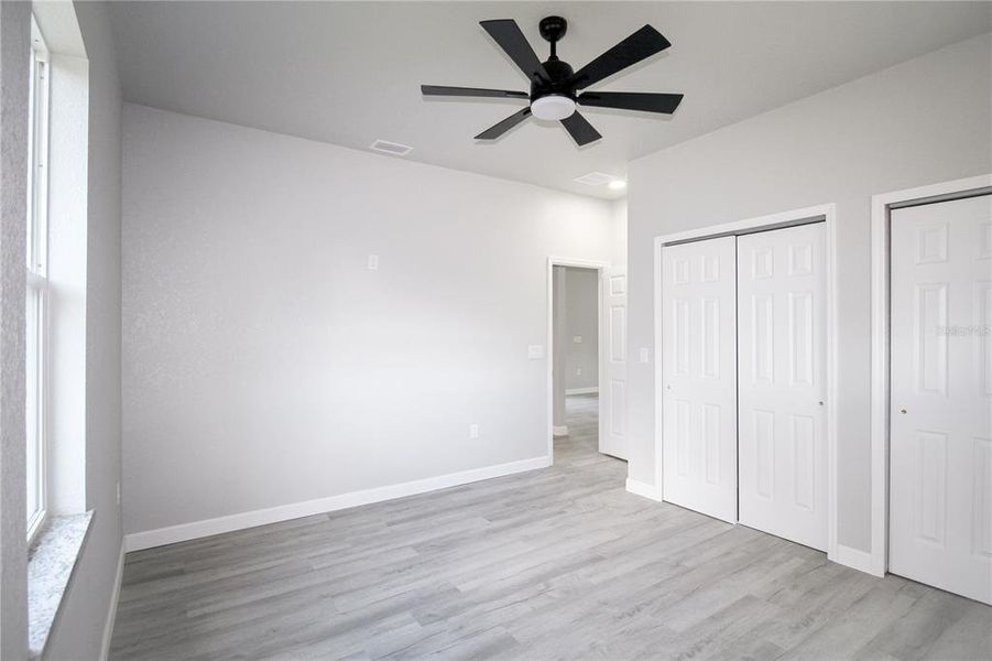 Spacious, unfurnished interior of a new home in , Sebring (Image 29).