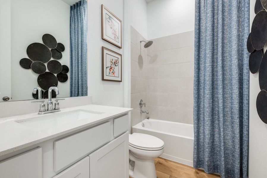 Grove Core Woodbridge Niles N028 Bath2 1of3 F1