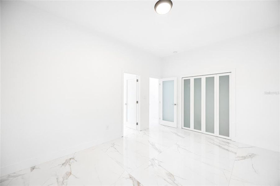 Spacious, unfurnished interior of a new home in , Orlando (Image 18).