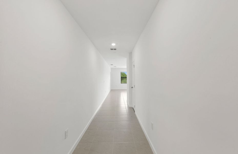 Spacious, unfurnished interior of a new home in Caloosa Cove, Labelle (Image 14).