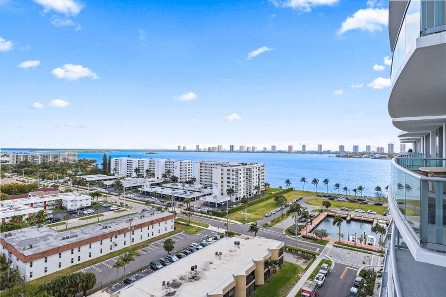 220 Lake Shore Drive - 28.jpg-SMALL 220 Lake Shore Drive - 28.jpg-SMALL