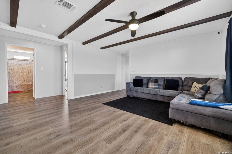 Spacious, unfurnished interior of a new home in , Jourdanton (Image 17).