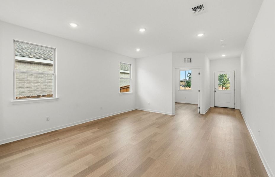 Spacious, unfurnished interior of a new home in La Cima, San Marcos (Image 14).