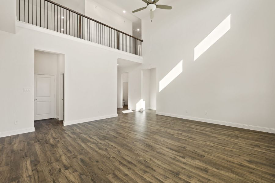 Spacious, unfurnished interior of a new home in Lake Breeze, Lavon (Image 19).