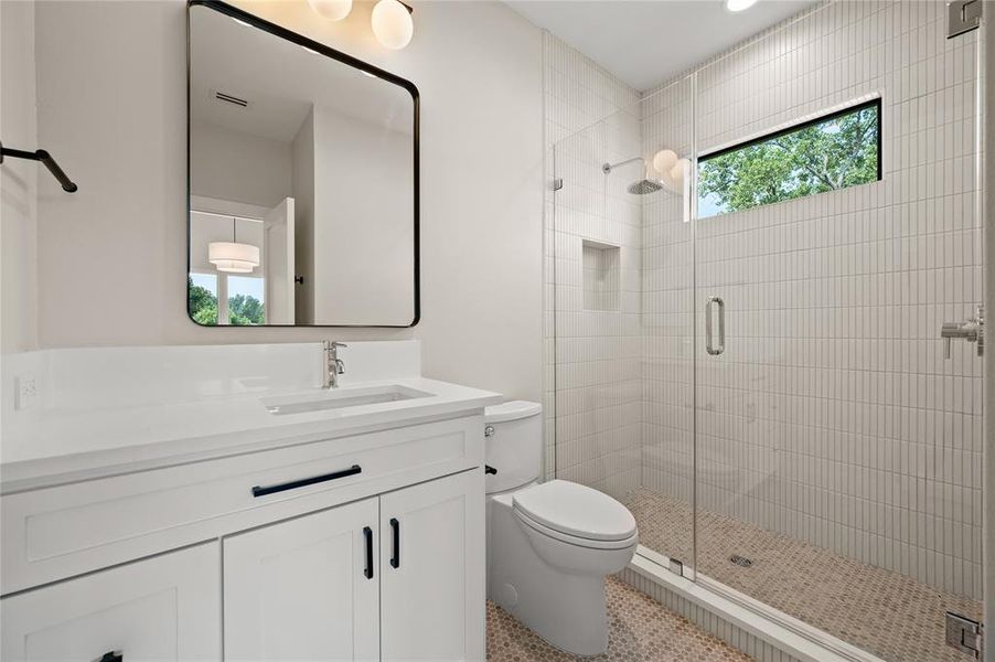 Furnished interior view inside a new home in , Richardson (Image 17).